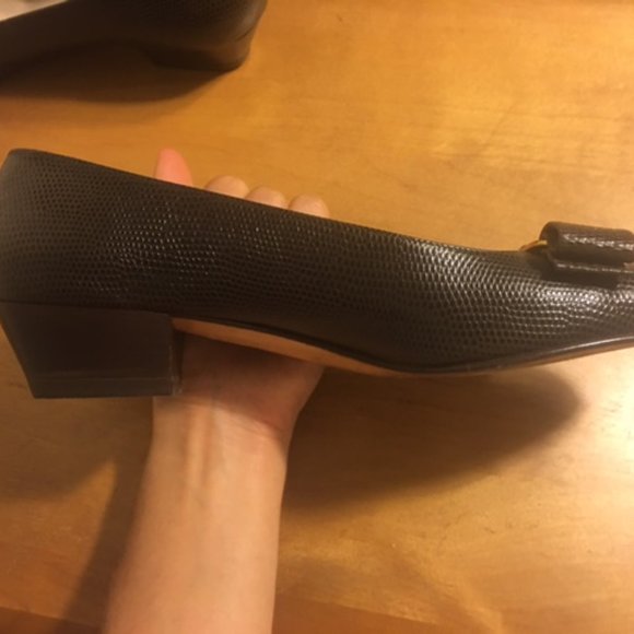 Salvatore Ferregamo Vara Bow Leather Pumps (Size 7.5) - Picture 8 of 11